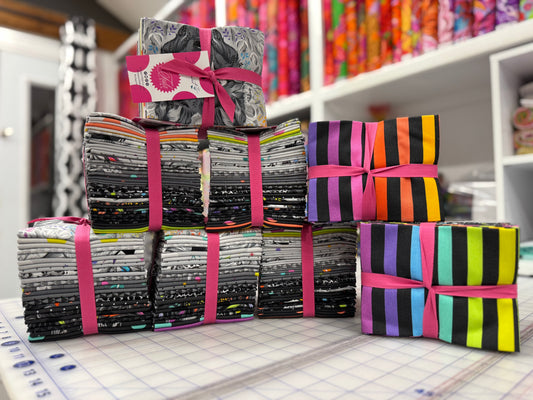 FAT QUARTER PACK - Graywork by Tula Pink- FB4FQTP.GRAYWORK - Tula Pink - October 2025