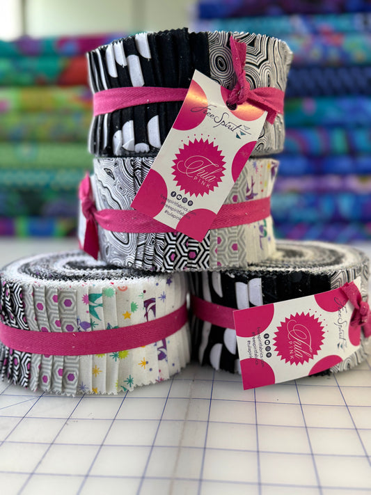 2.5" 40pcs TRUE COLORS GRAPHITE - DESIGN ROLL - TULA PINK - Saturday Stash FB4DRTP.GRAPHITE March 2025