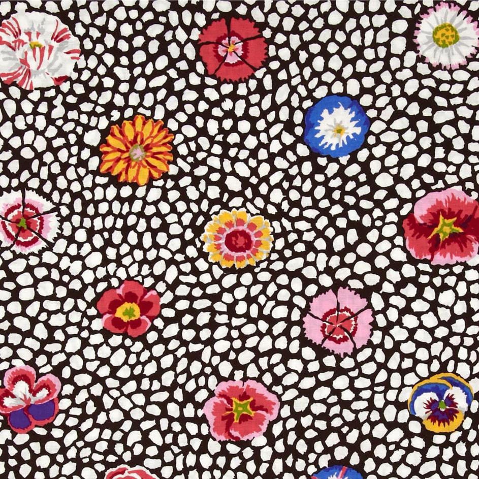 GUINEA FLOWER WHITE PWGP59  Kaffe Fassett
